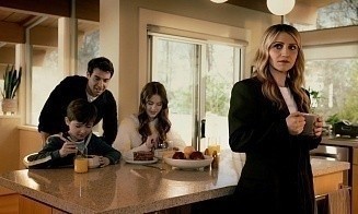Выходные дома: смотрим сериал о дочери серийного убийцы и готовим картофель «Дофинуа»