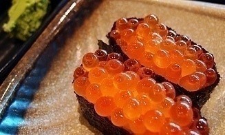 Красная икра за год подорожала почти в два раза