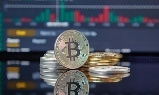 Биткоин после исторического максимума за сутки подешевел на $4 тыс.