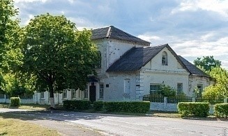 В центре Паричей продают постоялый двор XIX века. Узнали, сколько стоит