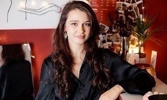 «Окончить факультет международного права, чтобы зарабатывать маникюром? Легко!» Как понять этих зумеров