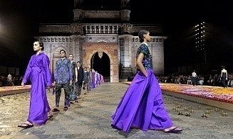 Christian Dior впервые устроил модный показ в Индии и рассчитывает завоевать этот рынок
