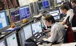 Биржевая торговля ценными бумагами в июле выросла почти на 10%