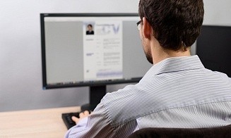 Какая информация в резюме часто служит причиной отказа в трудоустройстве