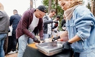 Кулинарные поединки, байдарки и даже сборка самолета. Чем заменить корпоративы в кризис