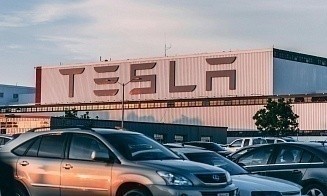 Акции Tesla дешевеют. Компания выпала из топ-10 по капитализации в США