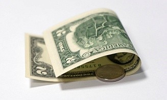 Доллар впервые почти за три недели опустился ниже 2,9 рубля