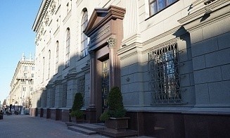 Может ли банк вернуть валютный вклад частями или в рублях? Разъяснение Нацбанка