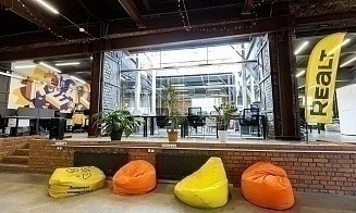 «На работу приходят, как домой». Показываем модный офис в здании бывшей фабрики