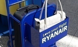 Ryanair увеличила размер бесплатной ручной клади для пассажиров из-за новых правил ЕС