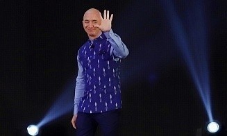 Джефф Безос вызвал недоумение аналитиков, купив всего одну акцию Amazon