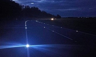 Разметка с LED-маячками. В Беларуси появилась первая светящаяся дорога