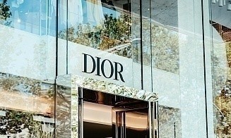 Dior и Armani обвинили в эксплуатации труда мигрантов