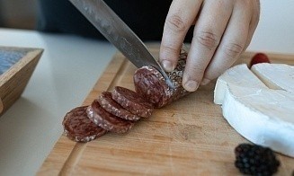 Россия ограничила поставки мясной продукции пяти белорусских предприятий