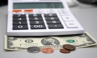 На первых торгах 2026 года доллар подорожал сразу на 4 копейки