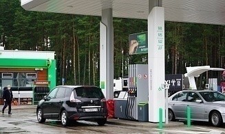 «Стали немножко богаче жить». В «Белнефтехиме» объяснили рост продаж бензина