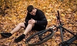 Почему нельзя откладывать операции на коленном суставе? Поговорили с травматологом-ортопедом