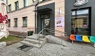Как в Минске работает кафе, где гостей встречают собаки породы бигль