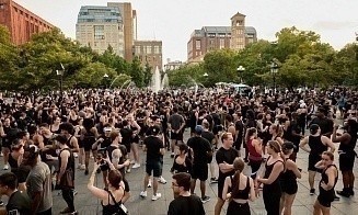 Свайп влево: зумеры и миллениалы больше не хотят знакомиться в онлайн-приложениях