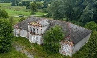 Заброшенную усадьбу XIX века в Витебской области продали за $35
