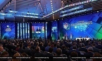 Лукашенко предложил четыре меры для деэскалации напряженности в мире