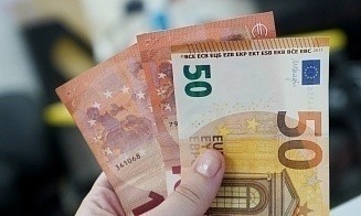 Минчанин выбросил $18 тыс. в окно