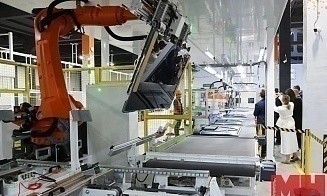 В Беларуси запустили завод, где технику с ИИ собирают роботы