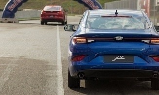 Польша запретила вывоз некоторых автомобилей в Беларусь
