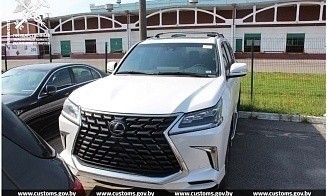 Через границу Беларуси пытались провезти 7 дорогих автомобилей под видом недорогих