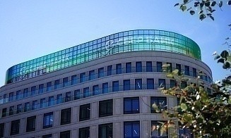 В бывший столичный долгострой возле цирка заселился банк. Как там теперь внутри