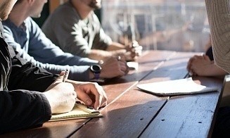 Бизнес-коуч из Стэнфорда назвал четыре фразы, которые нельзя говорить сотрудникам