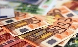 Телефонные мошенники «развели» минскую пенсионерку на €760 тыс. Она хранила их дома