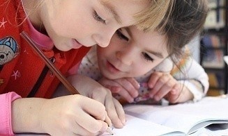 В Беларуси смягчили требования для тех, кто хочет работать в детских садах