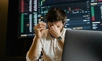 Сколько теряют на долларе и биткоине за год? Обновили индекс белорусского инвестора