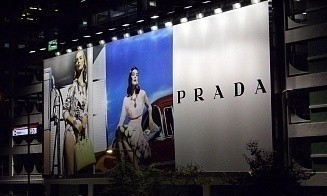 Prada завершила сделку по покупке бренда Versace