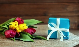 Никаких «украшение коллектива» и «защитников»! Как поздравить сотрудников с 23 Февраля и 8 Марта