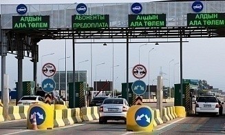 В Казахстане водителей освободят от платы за проезд по дефектным участкам дорог