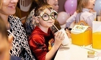 В экс-McDonald's появились белорусские деревянные игрушки