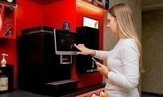 Автоматы с кофе, яйцами и картошкой фри. Чем завтра будет удивлять белорусов вендинговый бизнес?