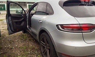 Курьезный случай: у автовладельца конфисковали Porsche Macan за просрочку временного ввоза