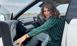 «Муж орет на каждом светофоре». Обсудили с АвтоМашей сексизм на дорогах, материнство и почему страшно разводиться