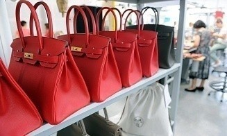 «Ваша Birkin на самом деле стоит $200». Торговая война США и Китая бьет по люксовым брендам Европы