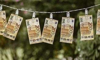 С 1 февраля банки будут принимать частично поврежденные иностранные купюры