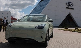 «БЕЛДЖИ» представит бюджетный электромобиль и гибридный кроссовер до конца года