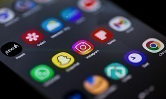Instagram будет определять возраст пользователей по росту и структуре костей