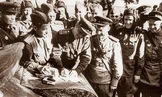 Полевые кассы, облигации на 20 лет и несколько валют. Как белорусские банки работали в войну