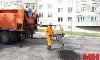 Минские власти пообещали заделать все запланированные на год ямы во дворах до 1 июля