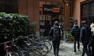 Материнская компания Pornhub сменила название