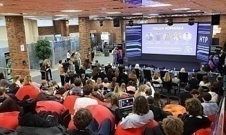 На хакатоне в ПВТ победил стартап про необычную зарплатную карту