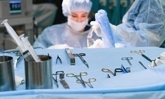 Прорыв в медицине: человеку пересадили почки свиньи — и они работают